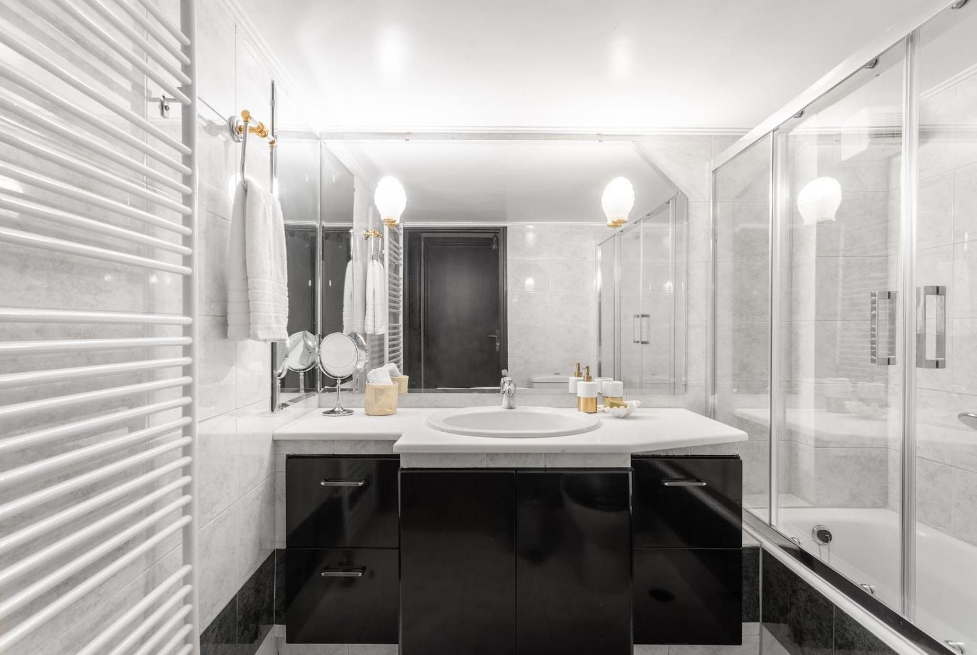 Fresh Detailed Stylish Apartment At Acropolis Atena Exterior foto