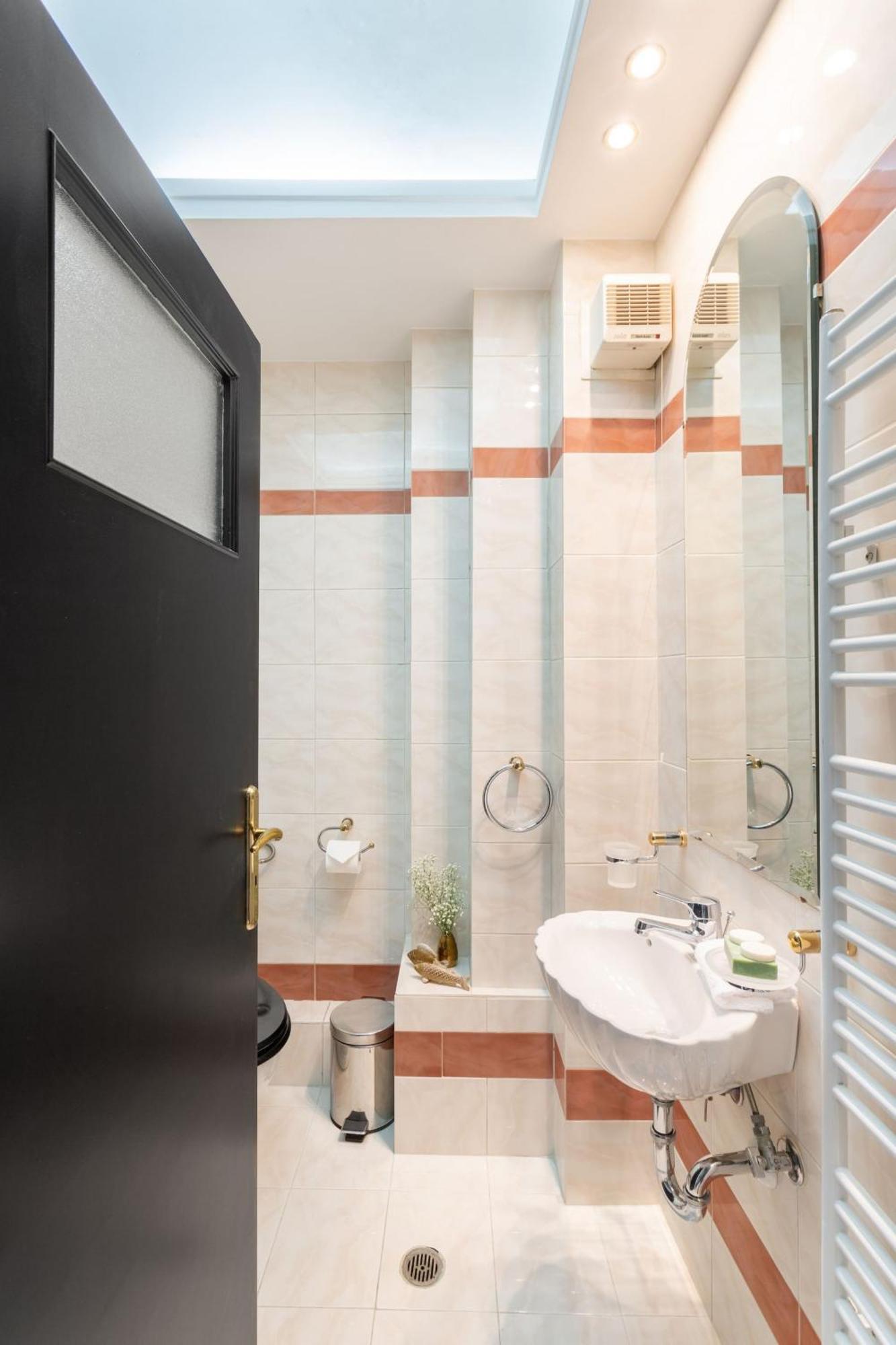 Fresh Detailed Stylish Apartment At Acropolis Atena Exterior foto